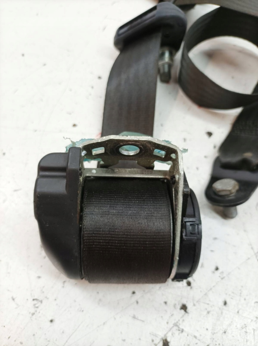 tension belt safety left front driver´s 00028657B Iveco Stralis