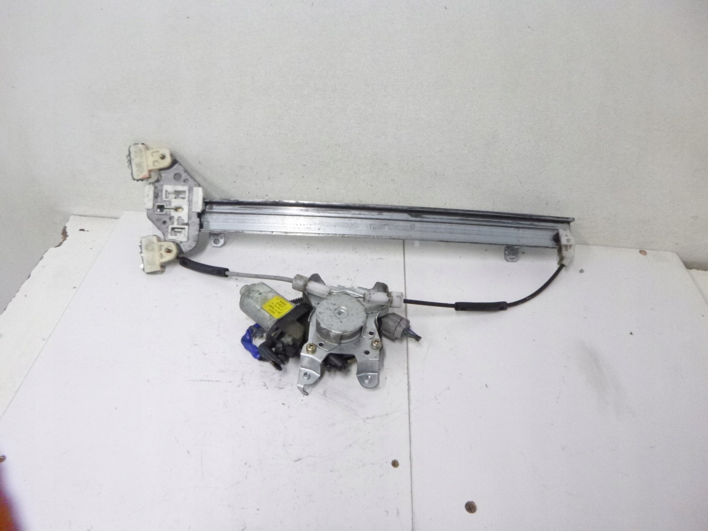 window regulator left front Nissan X-Trail T30 80731 8H301 2001-2007