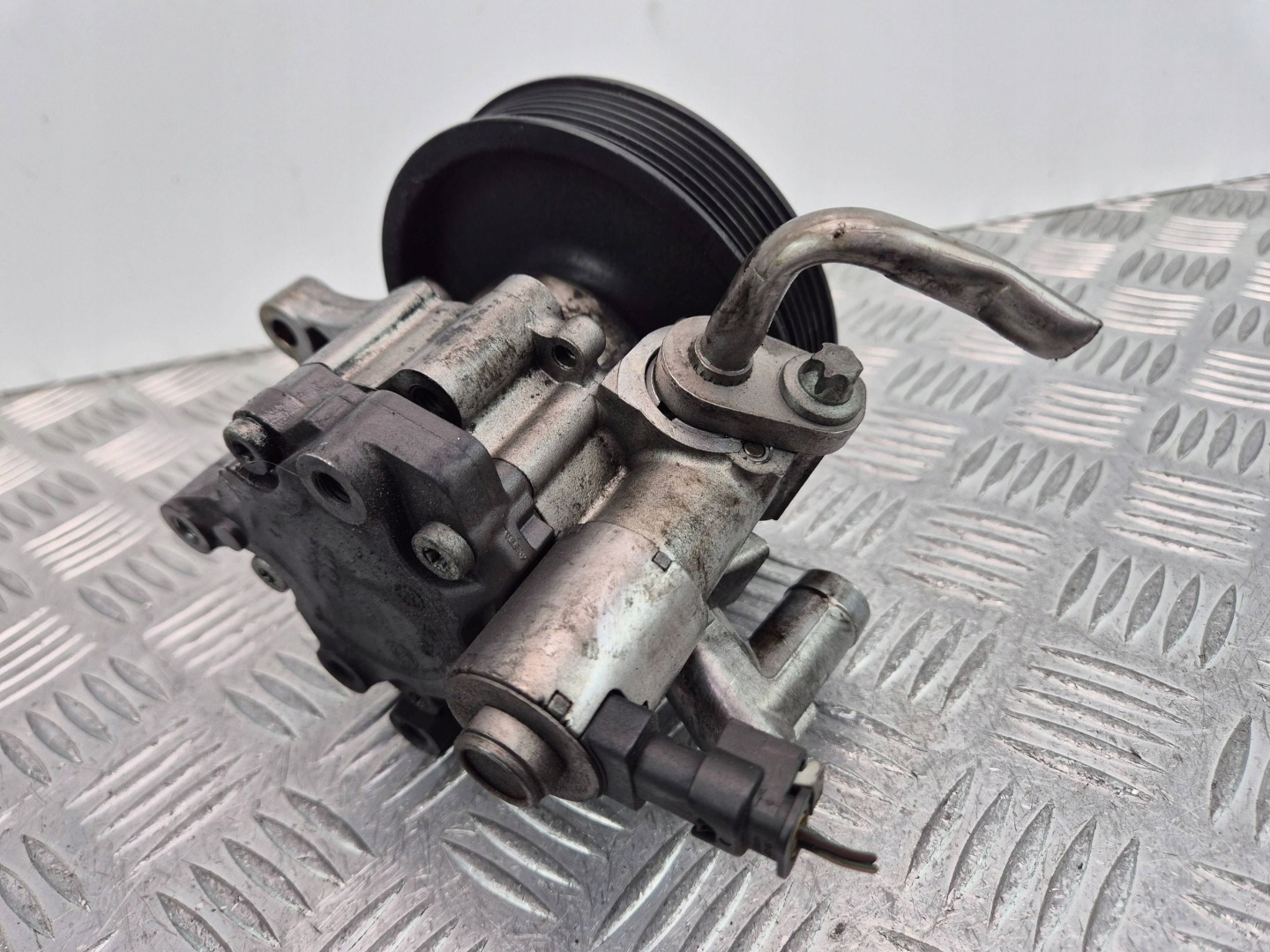 Mercedes E200 CGI W212 servo pump A0064667501