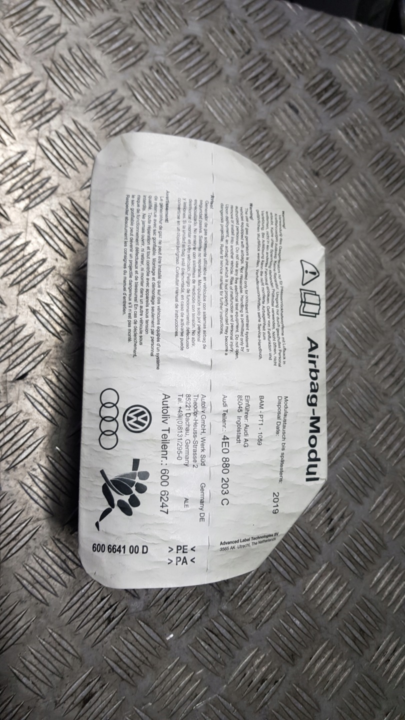 AUDI A8 D3 airbag airbag spolujezdce 4e0880203c