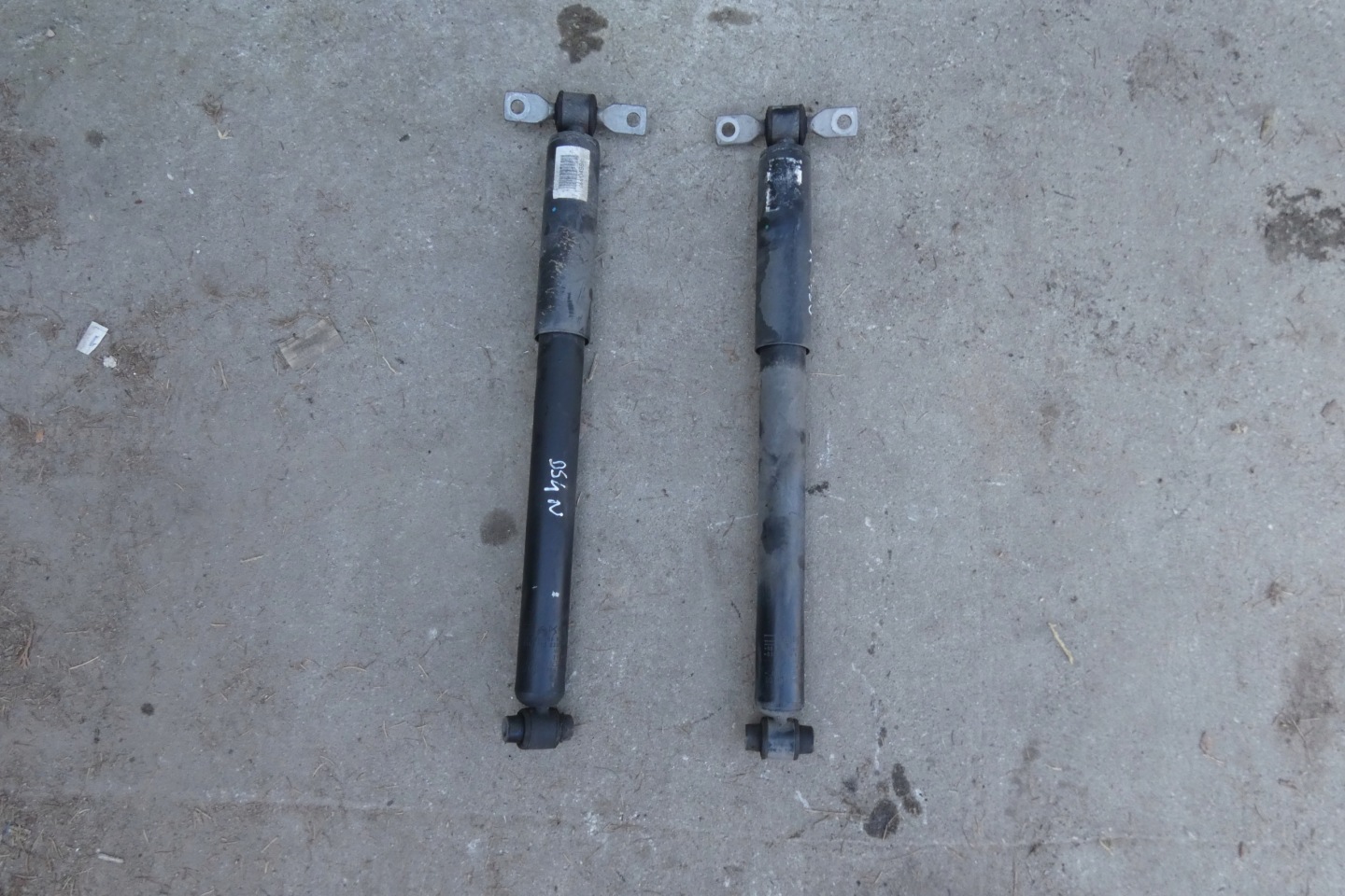 shock absorber AMOR right left CITROEN DS4 II 9842049880