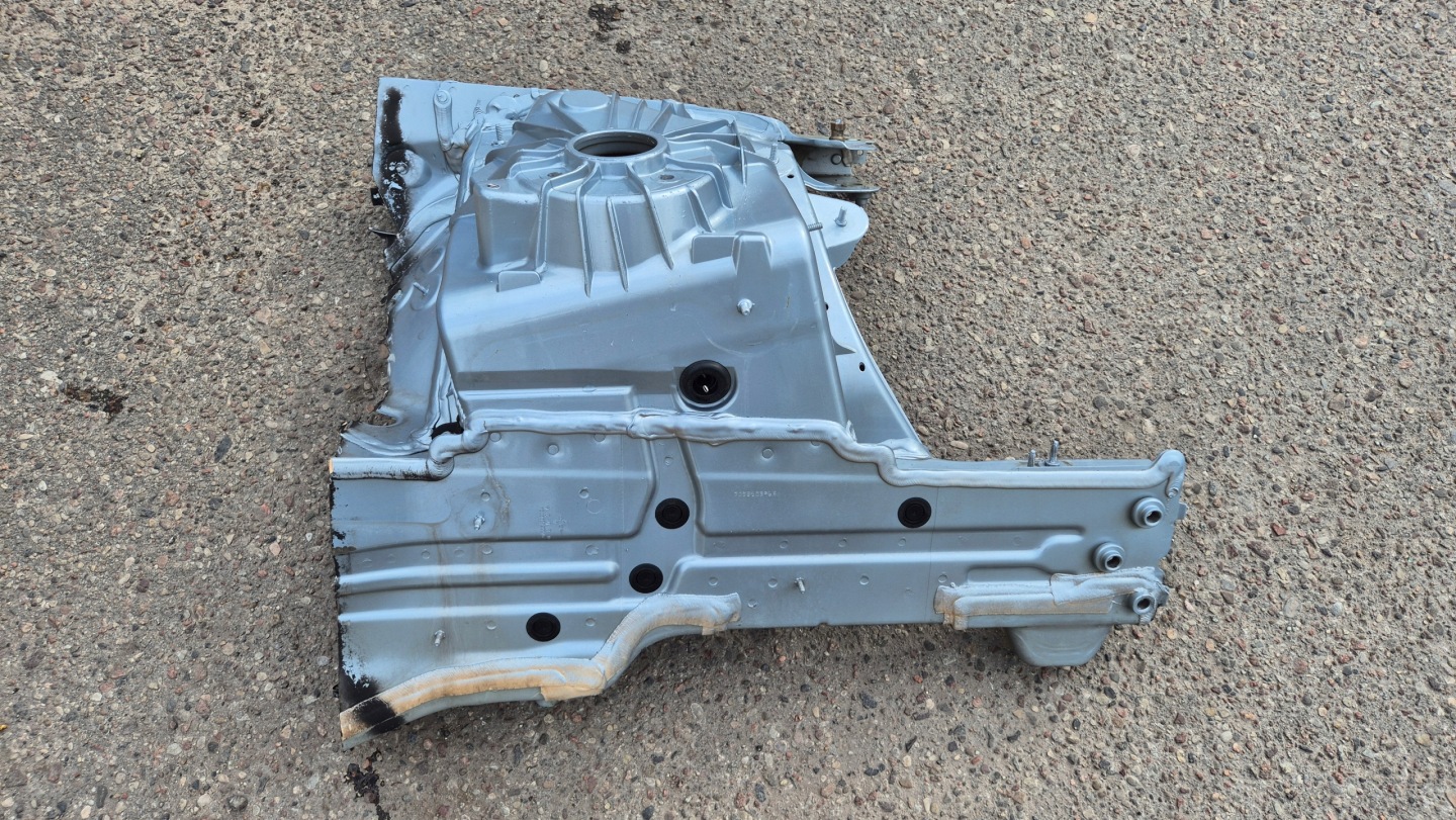 quarter front front left KOD LAKIERU 988 MERCEDES W205
