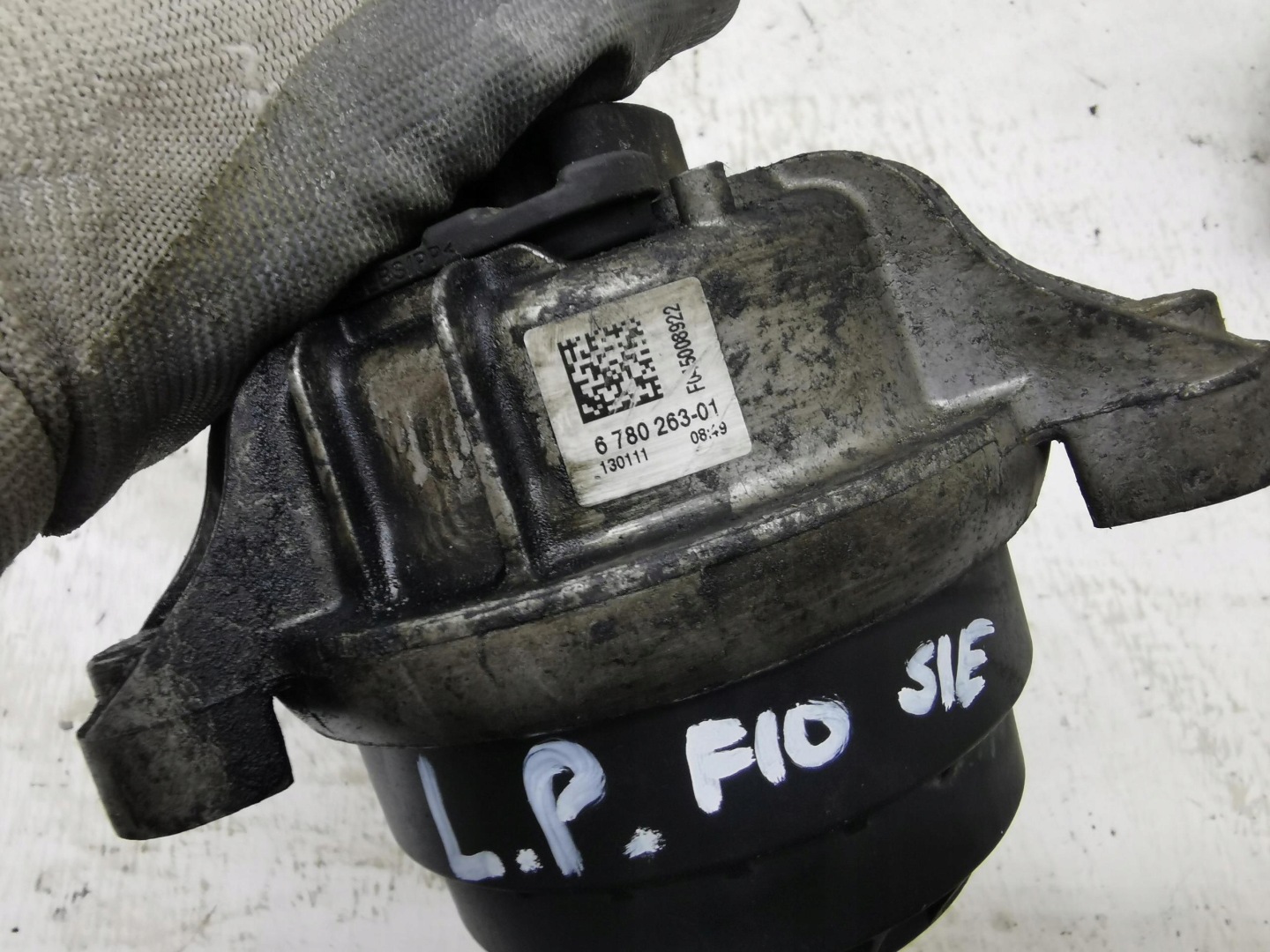 engine mount left BMW SERIA 5 F10 F11 6780263