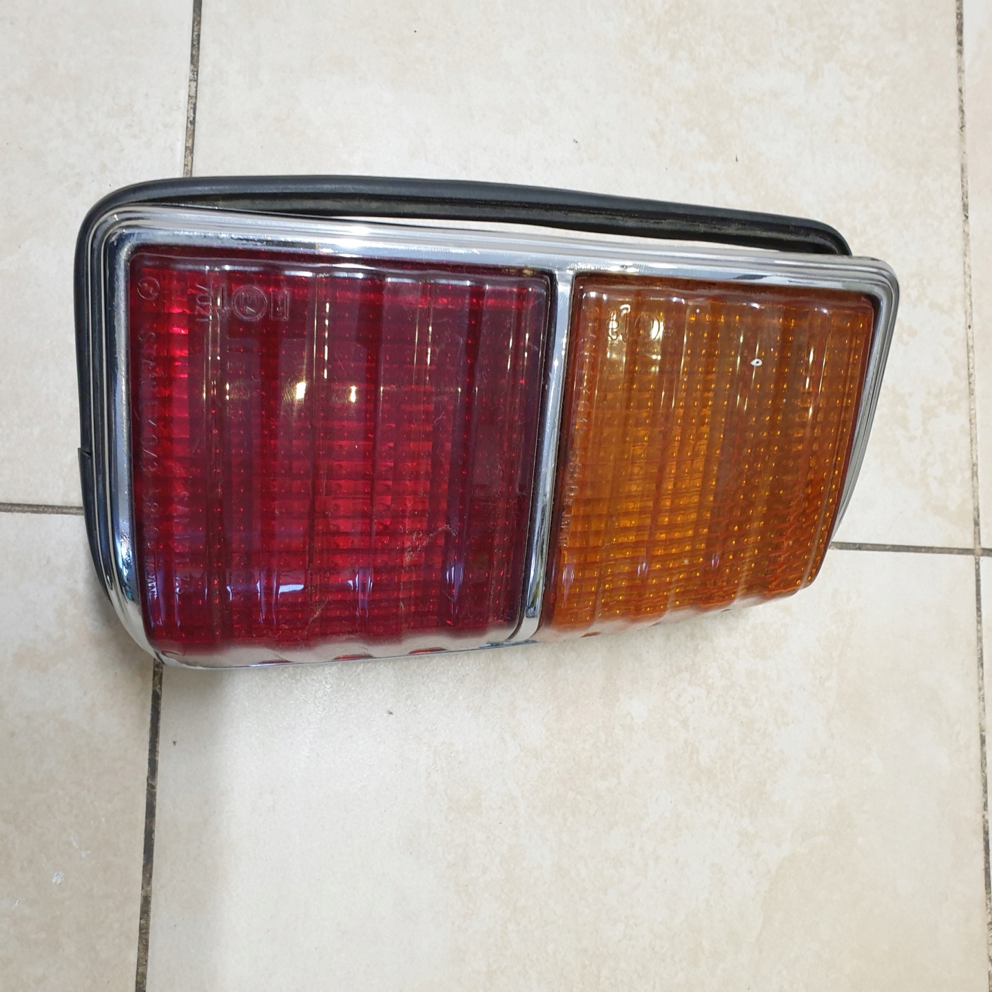 feu arrière droit HONDA CIVIC et 1973-- OE EU