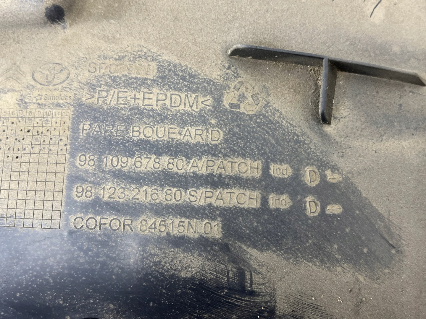 mudguard right rear part cover Wneki wheels VIVARO C JUMPY III EXPERT 9810967880D