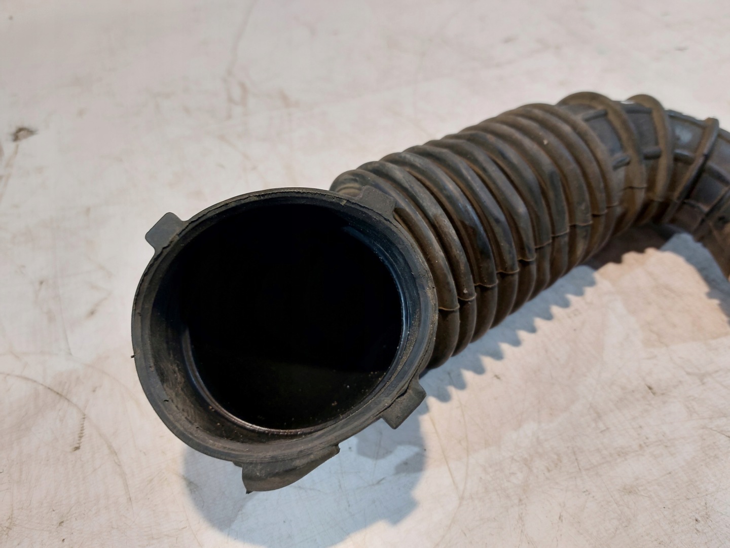 pipe hose air AUDI A4 B8 2.0TDI
