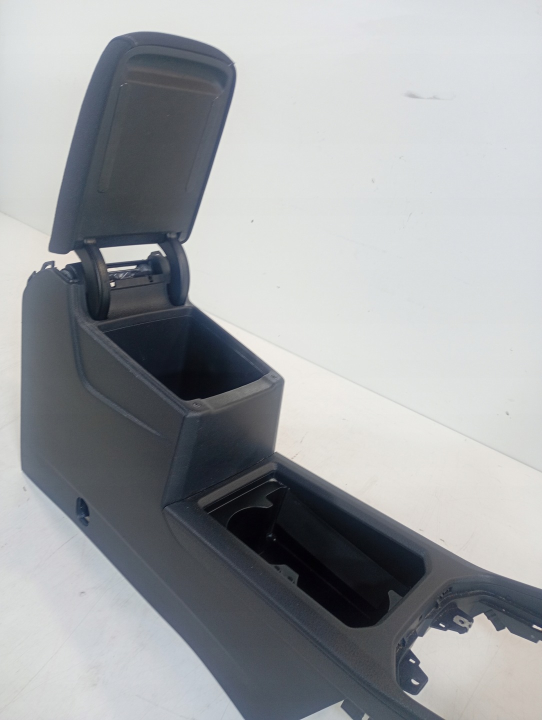 Golf VII 7 Sportsvan 12-20 TUNEL central armrest CUPHOLDER