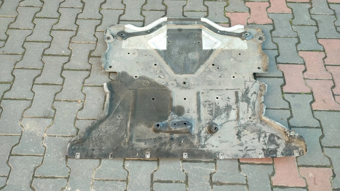 Alfa Romeo Stelvio 2021 cover lower of the engine