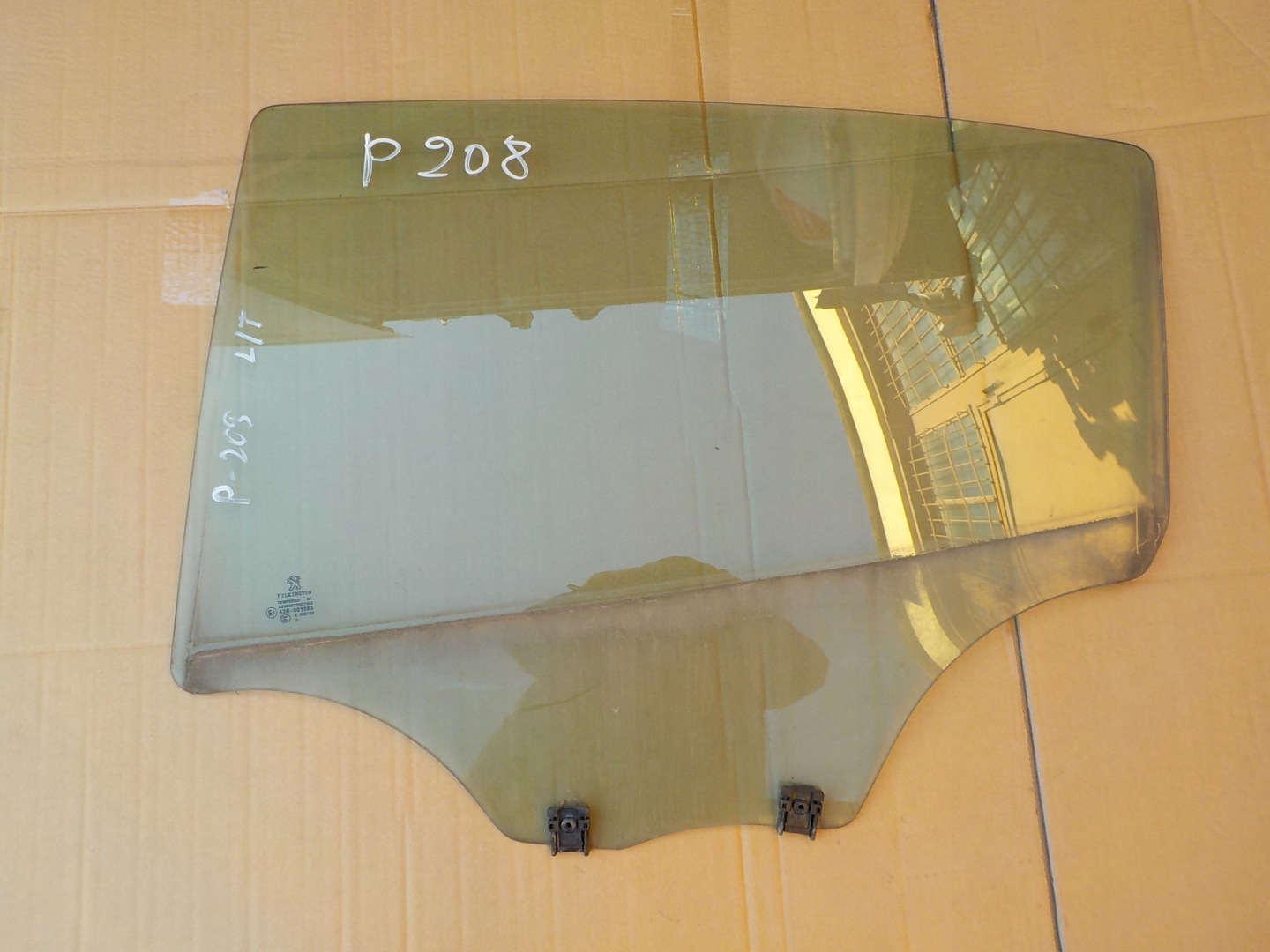 window left rear part peugeot 208 and 5D HB 2012r