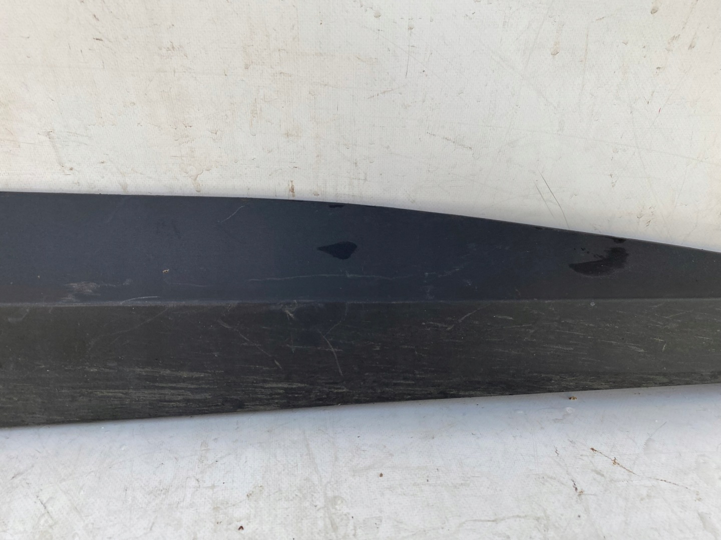 FORD MUSTANG MACH-E 21- moulding cap door right front LJ8B-R20848-ACW