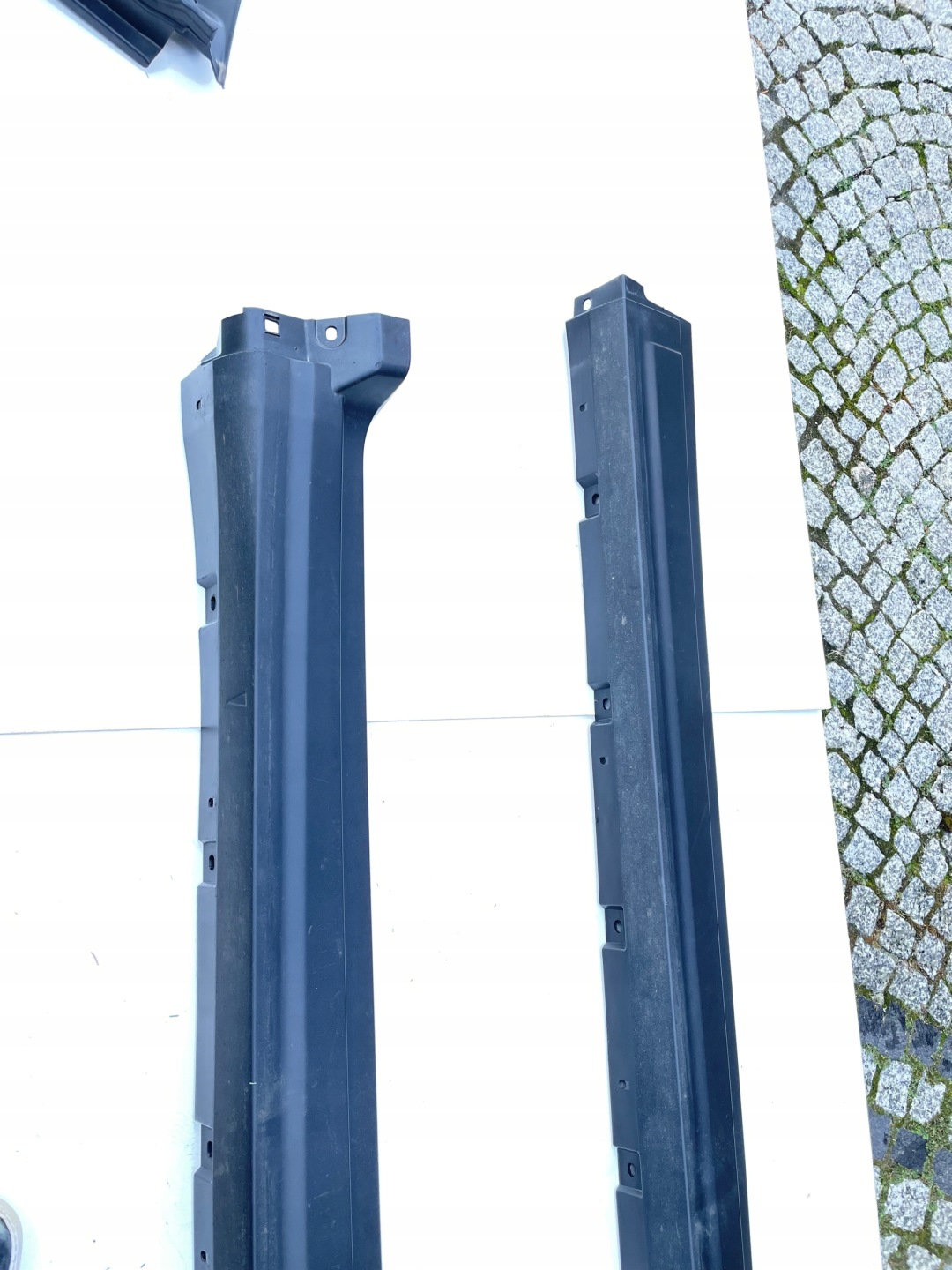 MASERATI LEVANTE LEFT MOULDING THRESHOLD 670040335