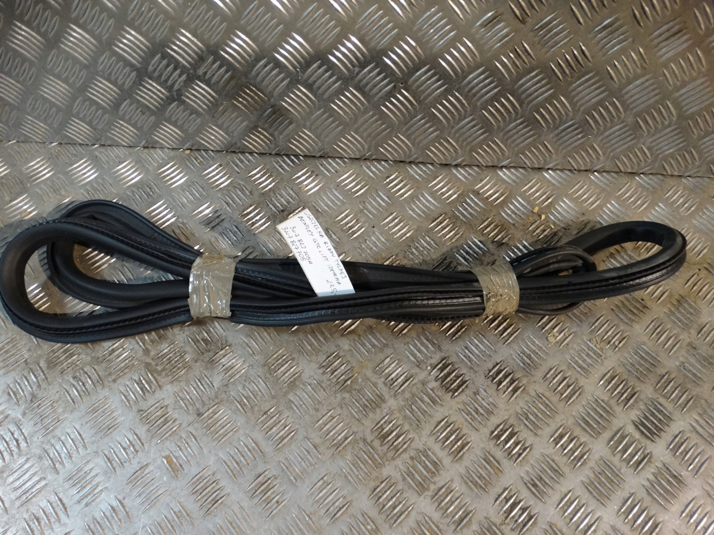 IDEALNA DICHTSATZ HECKKLAPPE BENTLEY GTC LIFT 1