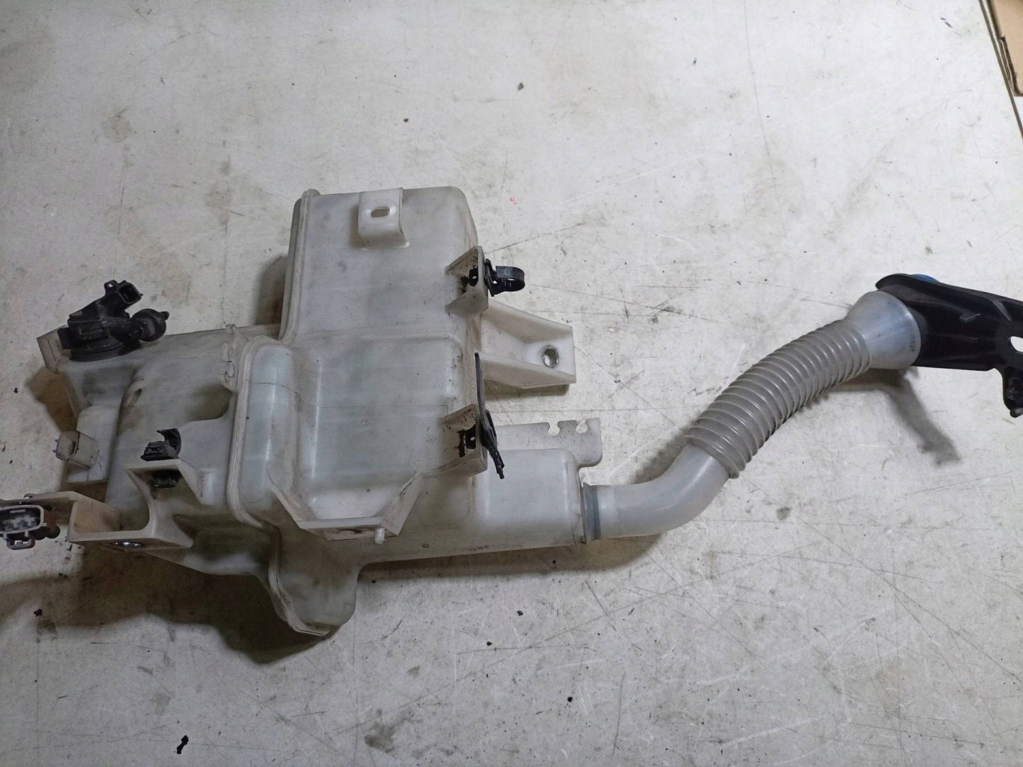 Behälter der Spritzdüse Mazda CX-5 2014 KD4567480