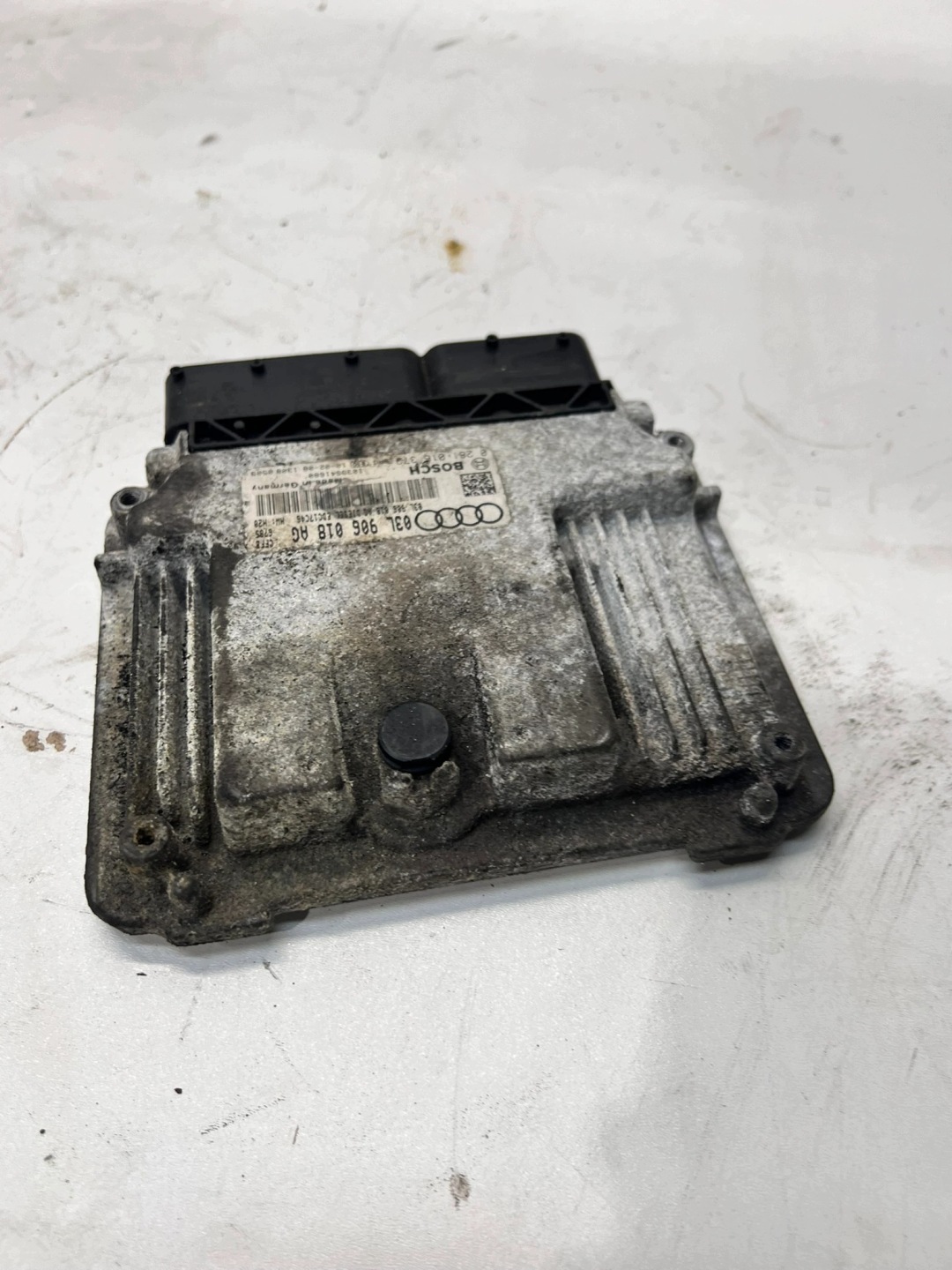 ordinateur unité de commande électronique uce moteur AUDI A4 A5 03L906018AG