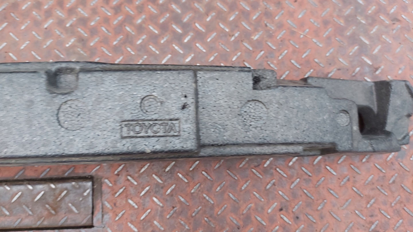 ABSORBER Polystirén nárazníku předek TOYOTA COROLLA E21 19- KOMBI HB