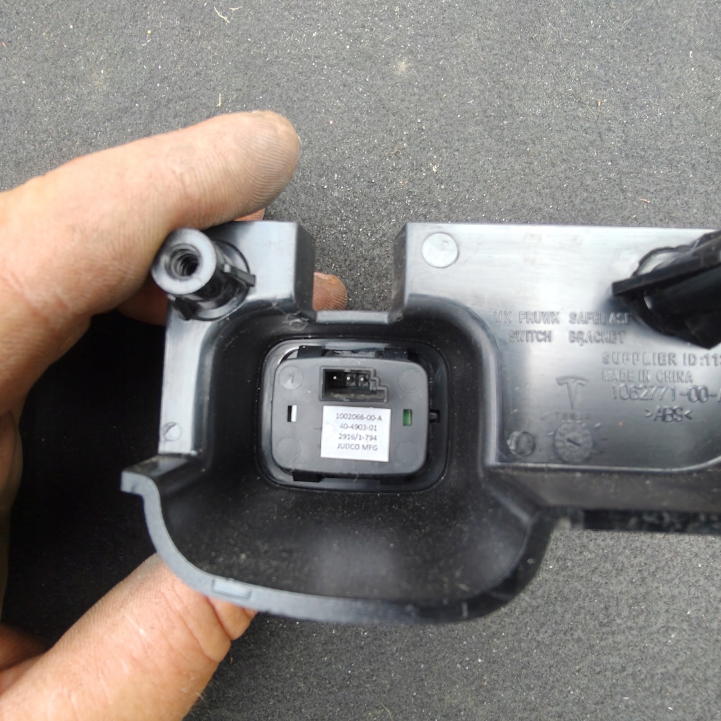 Schalter PLUS Halter TESLA MODEL X 1002066-00