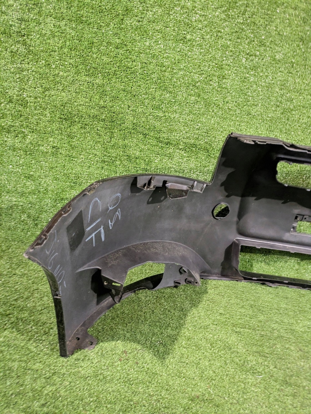 front bumper front TOYOTA AURIS and 06- NR.Z9098