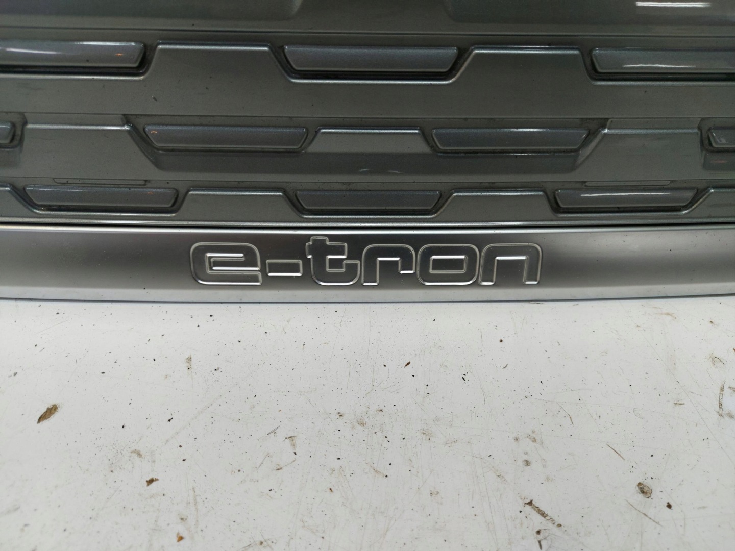 AUDI Q4 E-TRON GRILL GRILL DER STOSSSTANGE 89A853653A