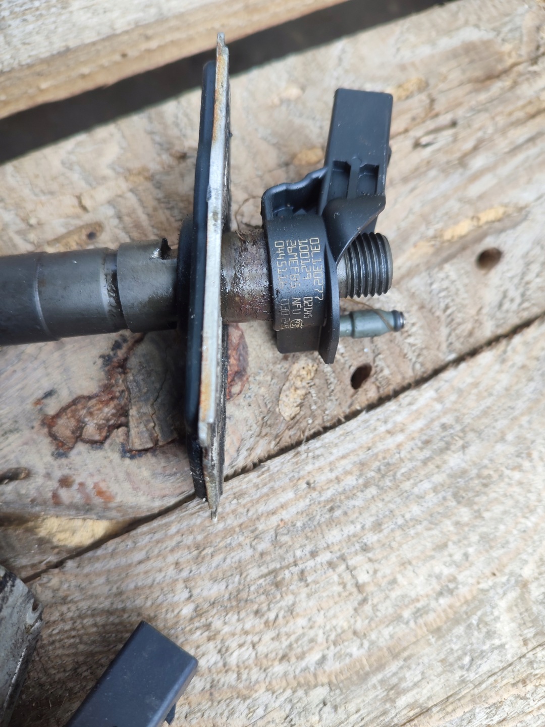 injector nozzle Audi A4 B8 2.0 TDI 03L130277