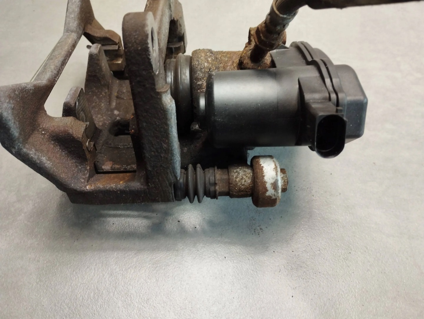 Audi Q5 8R caliper right rear part 32347485