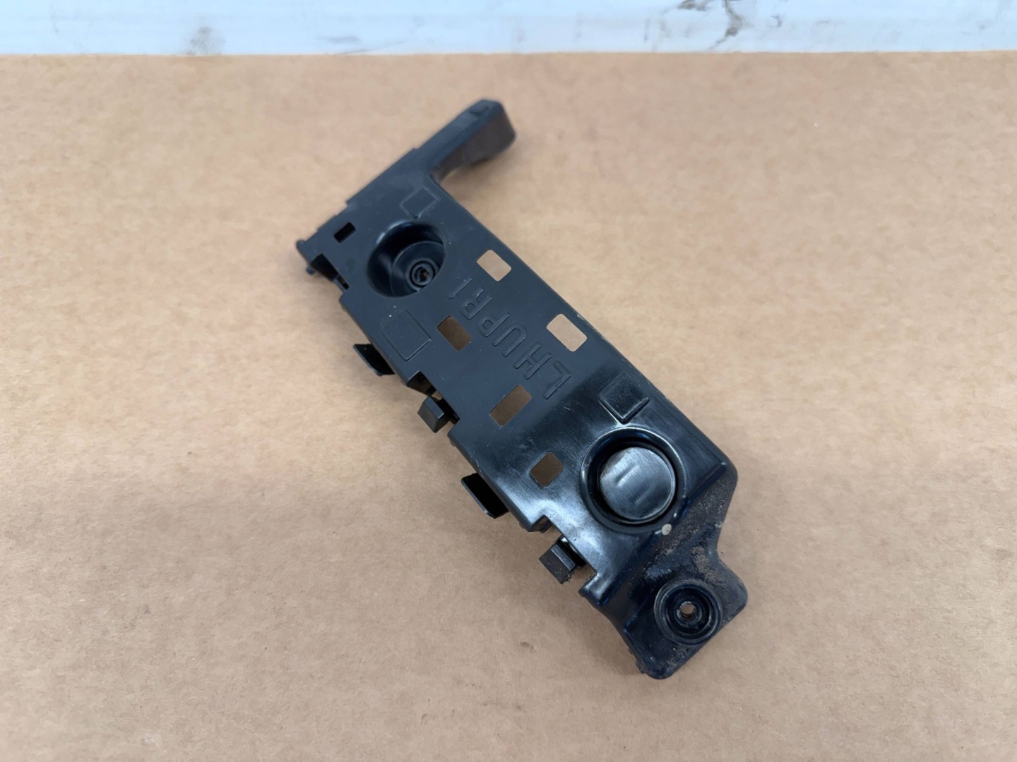 Dacia Spring bumper bracket left rear part 850458102R