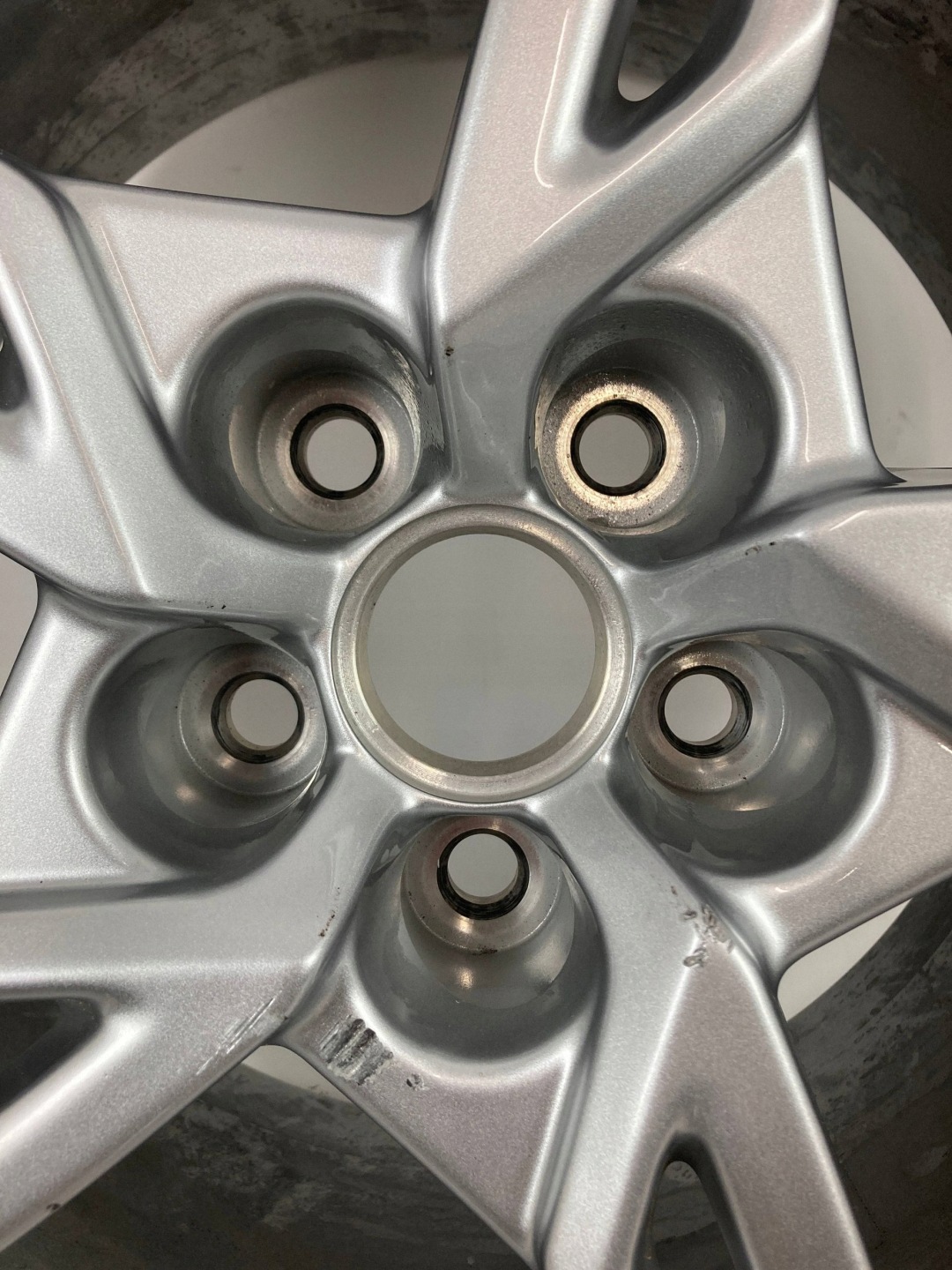 Chevrolet Corvette C8 Stingray disk disk hliníkový 20' OEM 2020-2024
