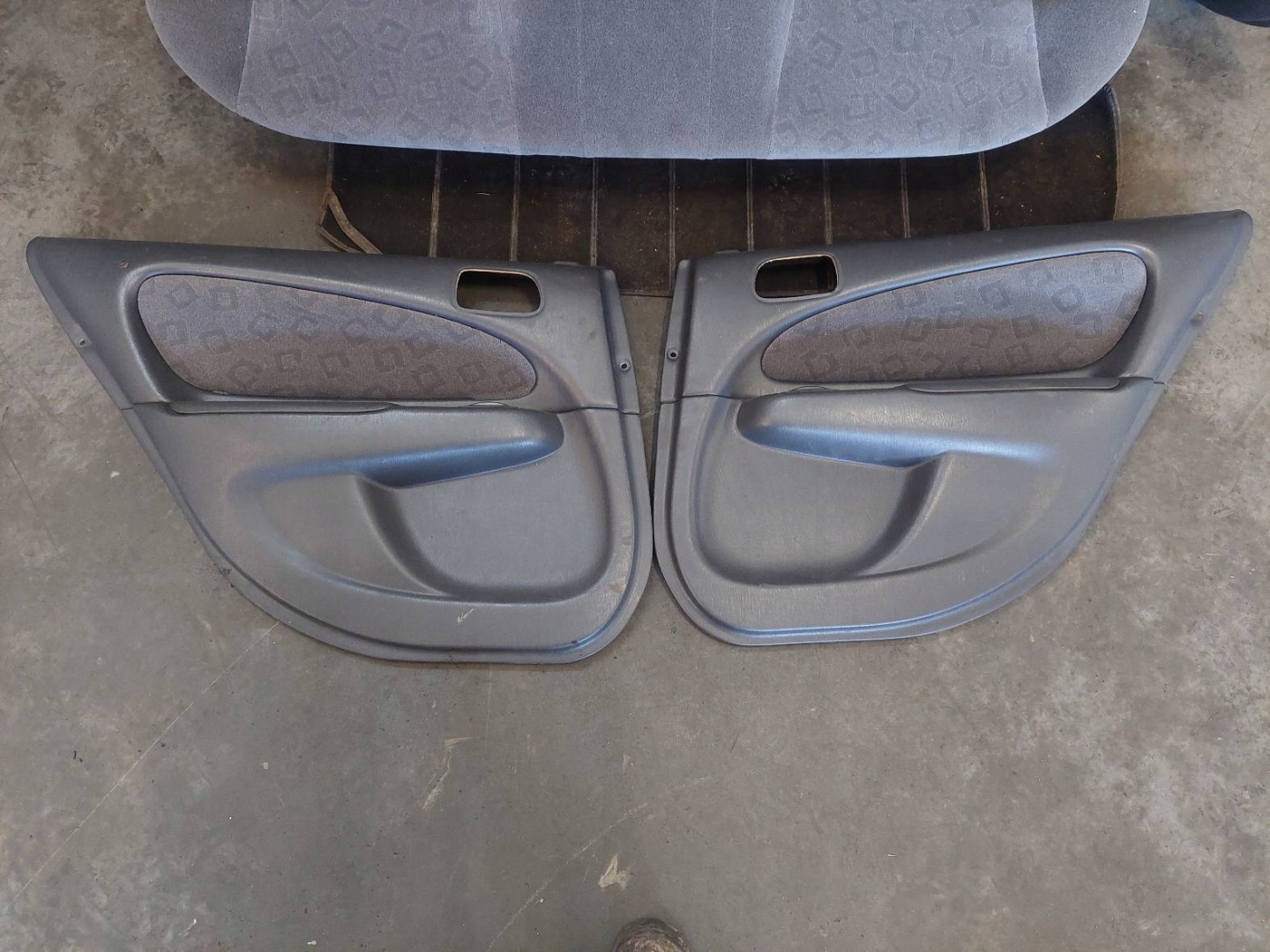 KOMPLET seats front + seat rear part + side TOYOTA COROLLA E11 LIFT