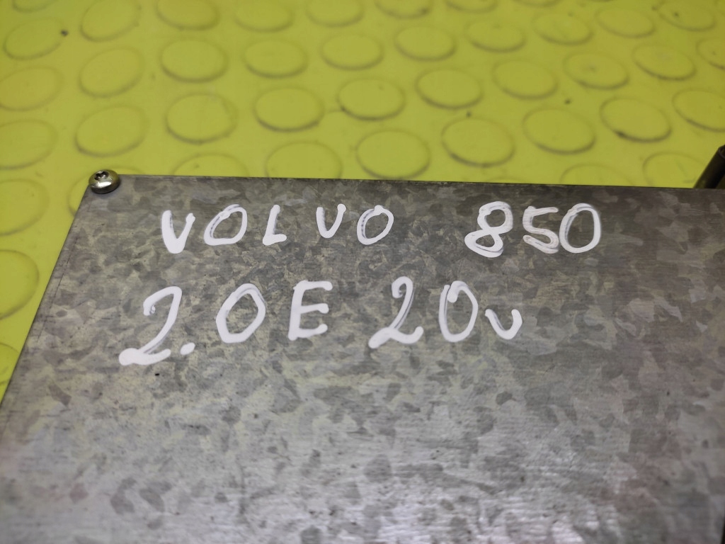 VOLVO 850 2.0 control unit of the engine P1270515