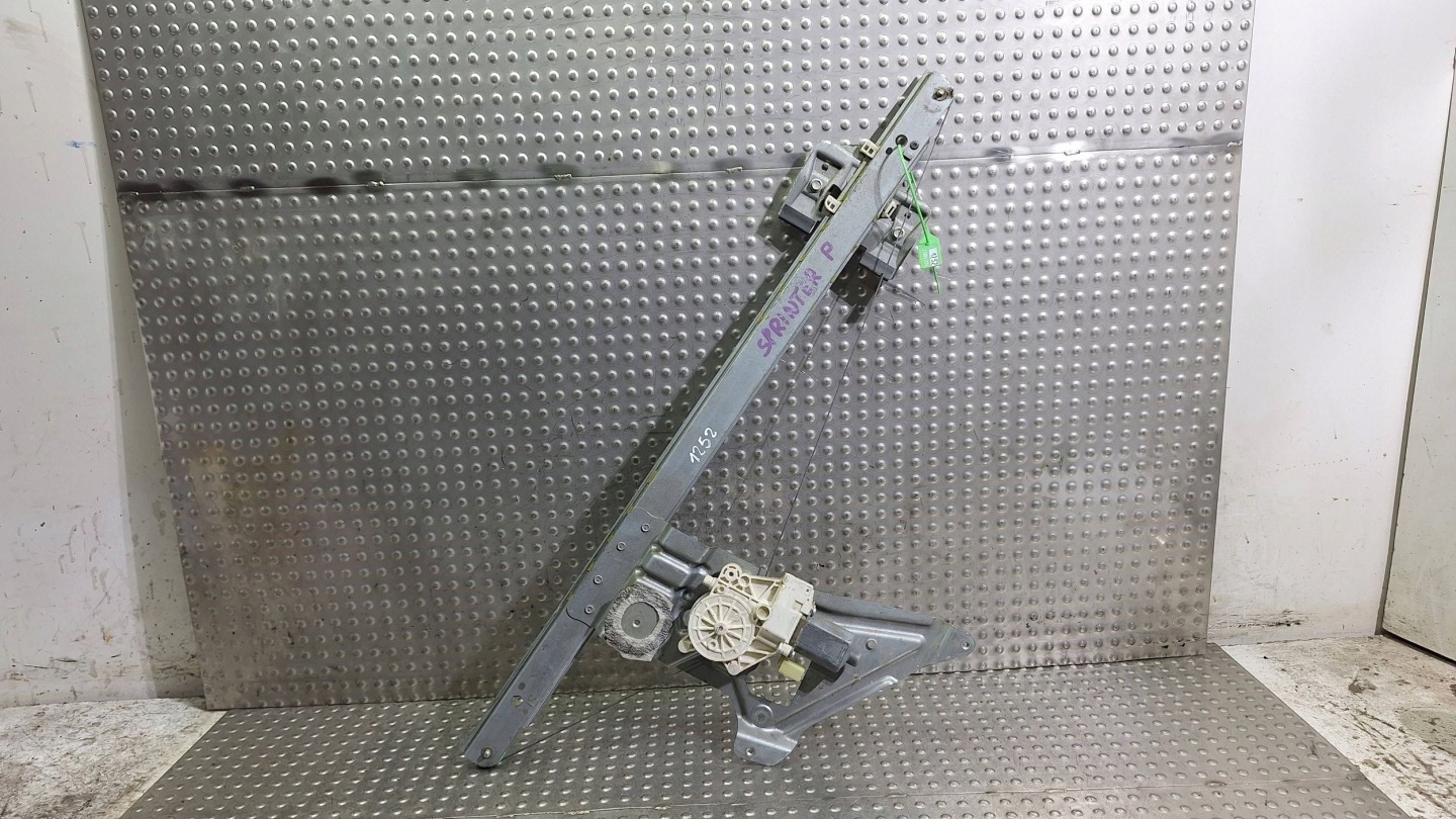 mini motor window regulator right front A9067200146 CRAFTER and SPRINTER W906
