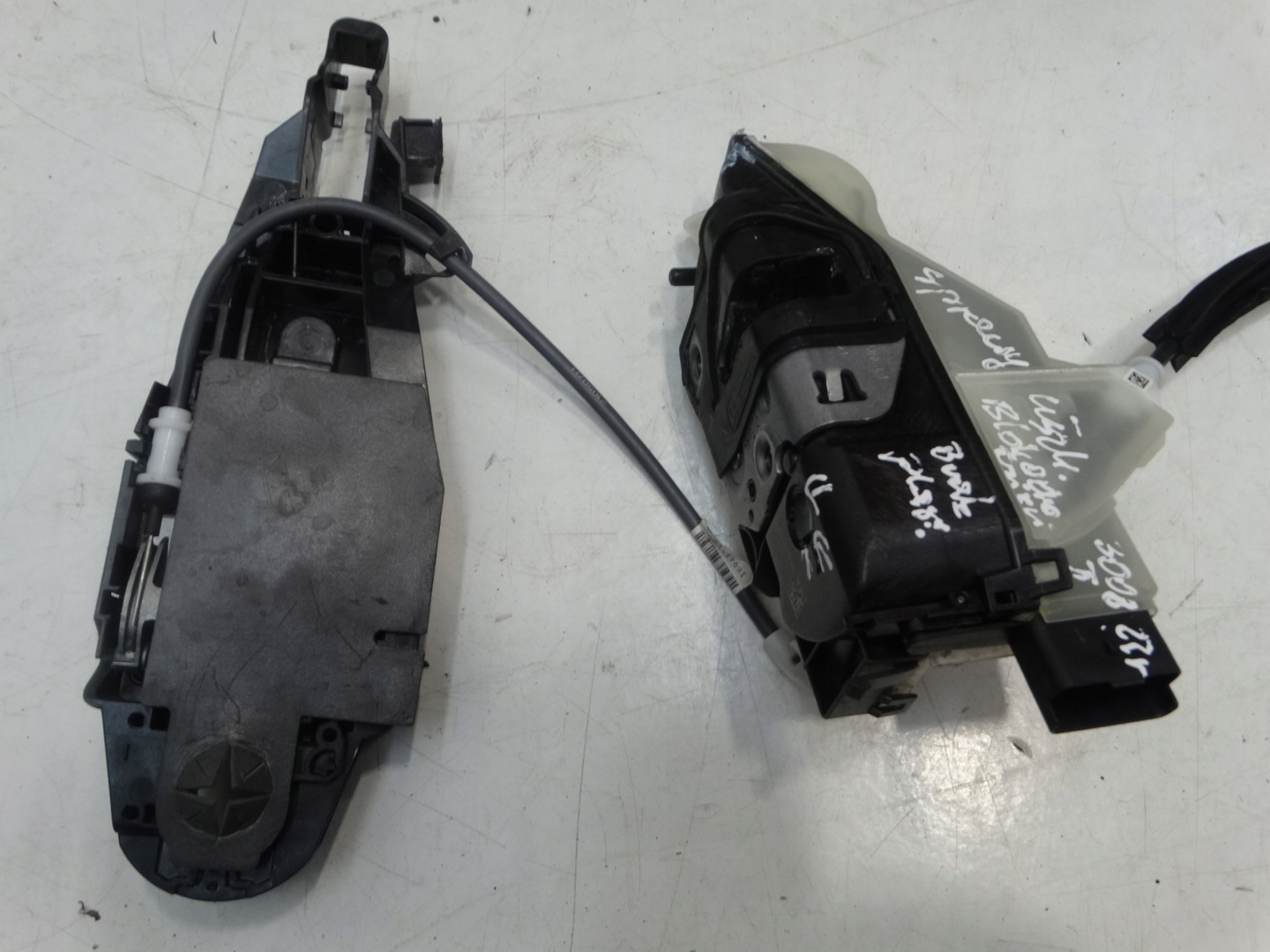 handle door + lock left front PEUGEOT 3008 II 22R. GE0024923
