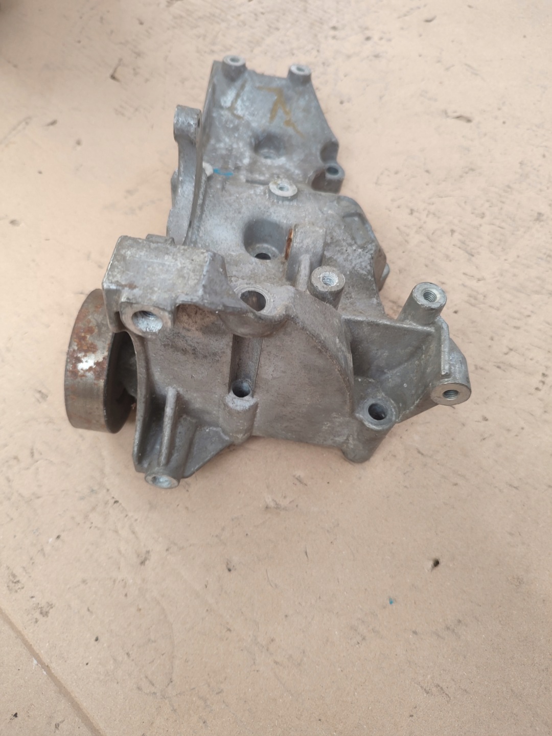 support alternator AUDI A4 B6 B7 06D903143C