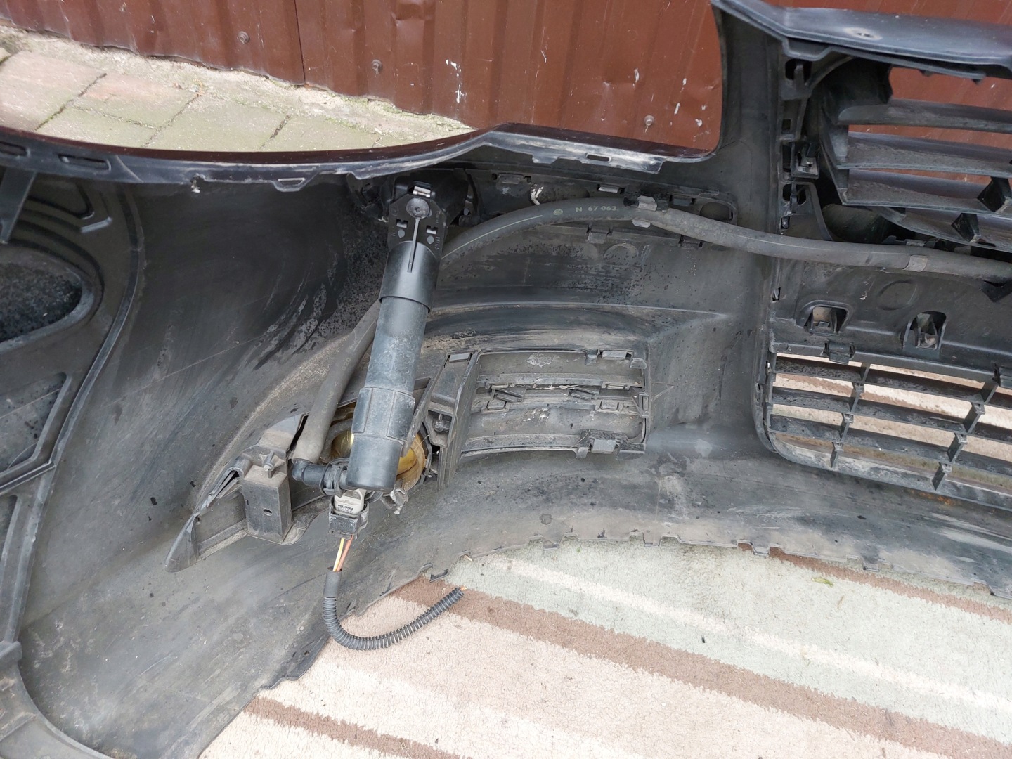 bumper front VW EOS 08r washers complete black