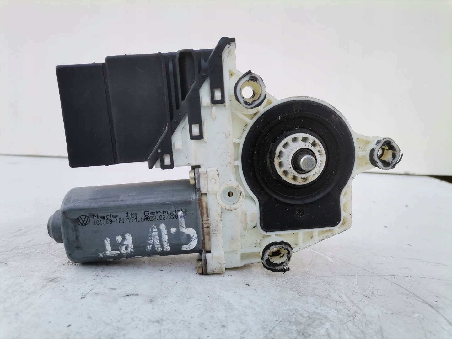VW GOLF IV LEON and TOLEDO II mini motor windows left rear part 1J4959811C