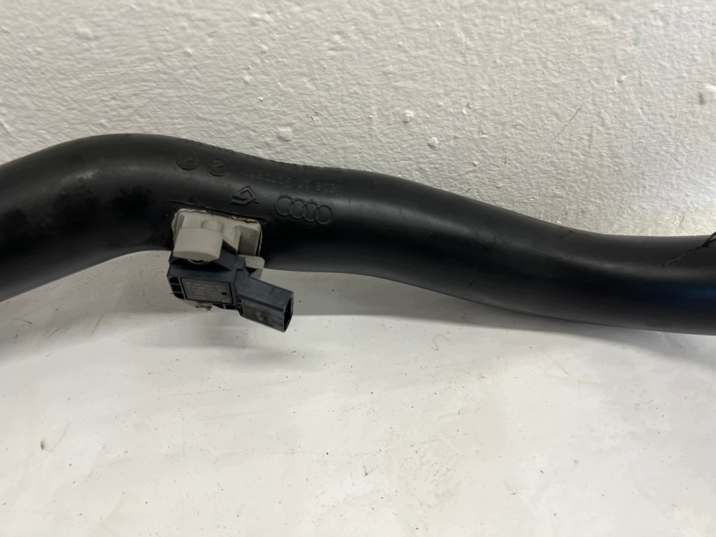 pipe wiring pipe REZONATOR AUDI A4 B9 8W0145673L 2.0 TFSI