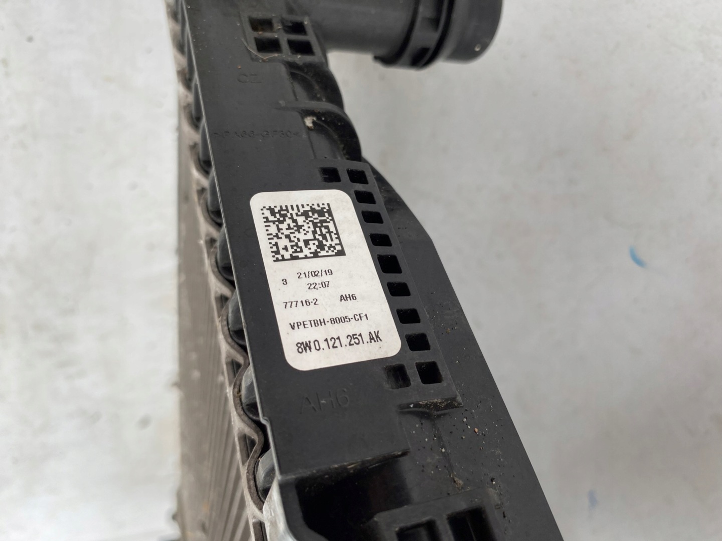 AUDI A4 A5 8W water cooler 8W0121251AK