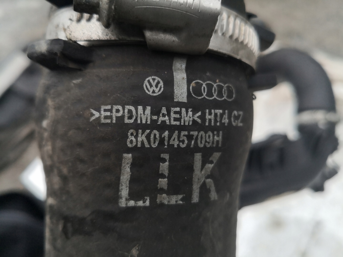 trouba hadice intercoolera AUDI A4 B8 8K0145673BB