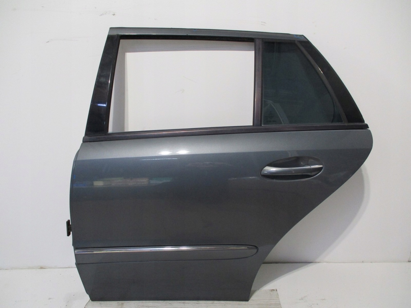 door Mercedes E KLASA 211 KOMBI left rear.