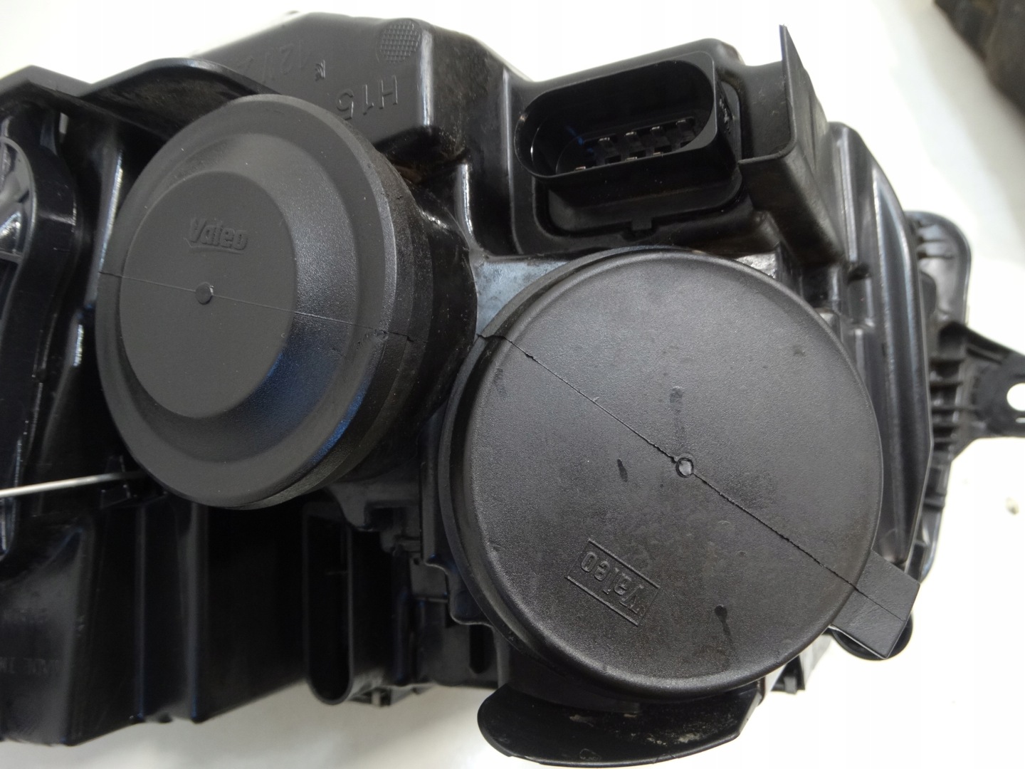 KOMPLET lichte REFLEKTOROW PRZEDNICH VOLKSWAGEN T6.1 19-24R.