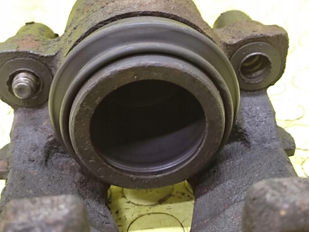 třmen brzdový levý záď vw jetta III 1.6