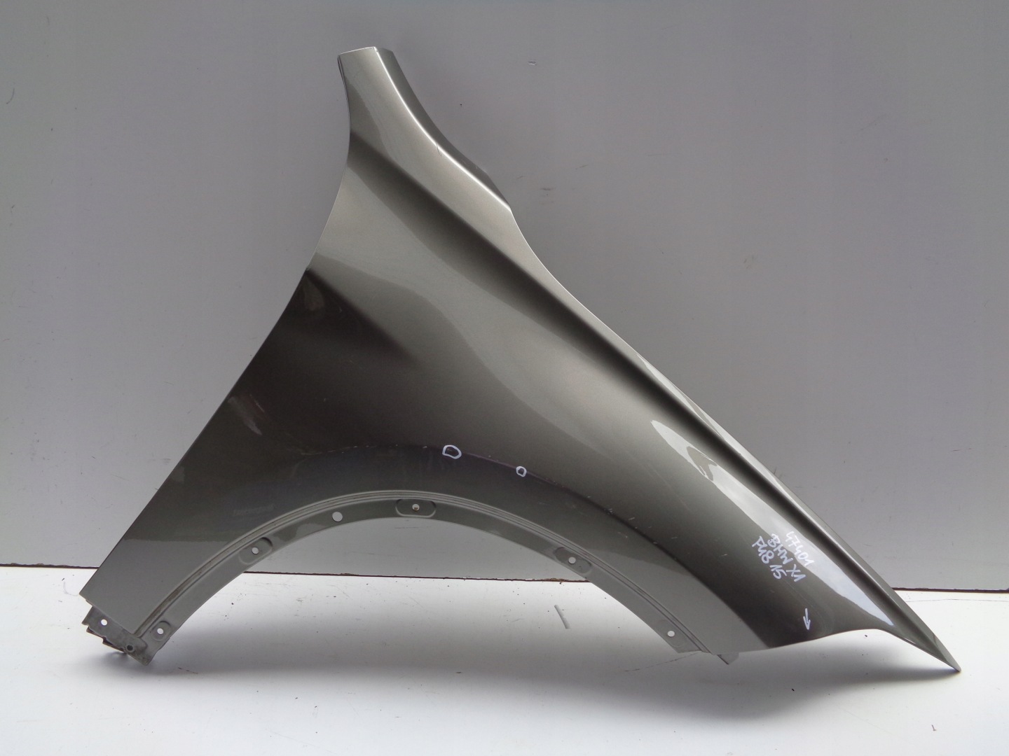 fender right front BMW X1 F48 15- NR 47401