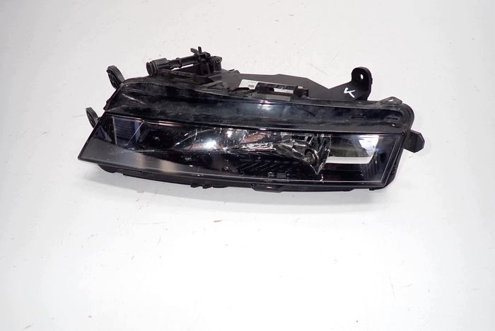 SKODA OCTAVIA III LIFT 17- nebelscheinwerfer rechts 5E0941700F