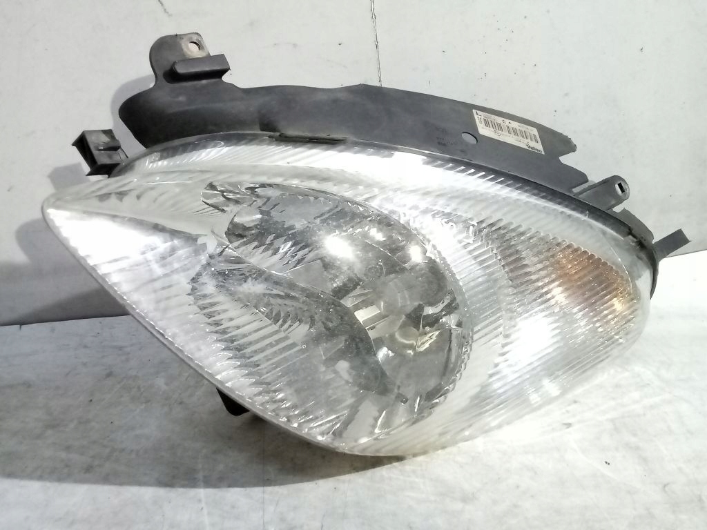Citroen Xsara Picasso light left front front 89300190