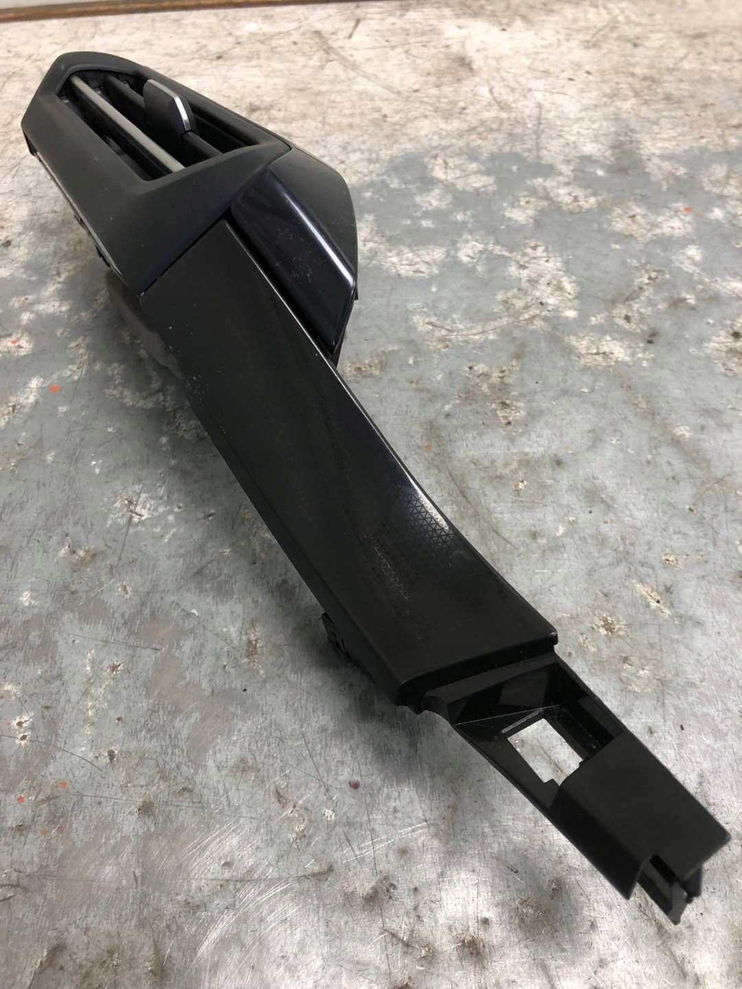grid air conditioning devices left front VW ID4 ID.4 11B858415C 11B947095B