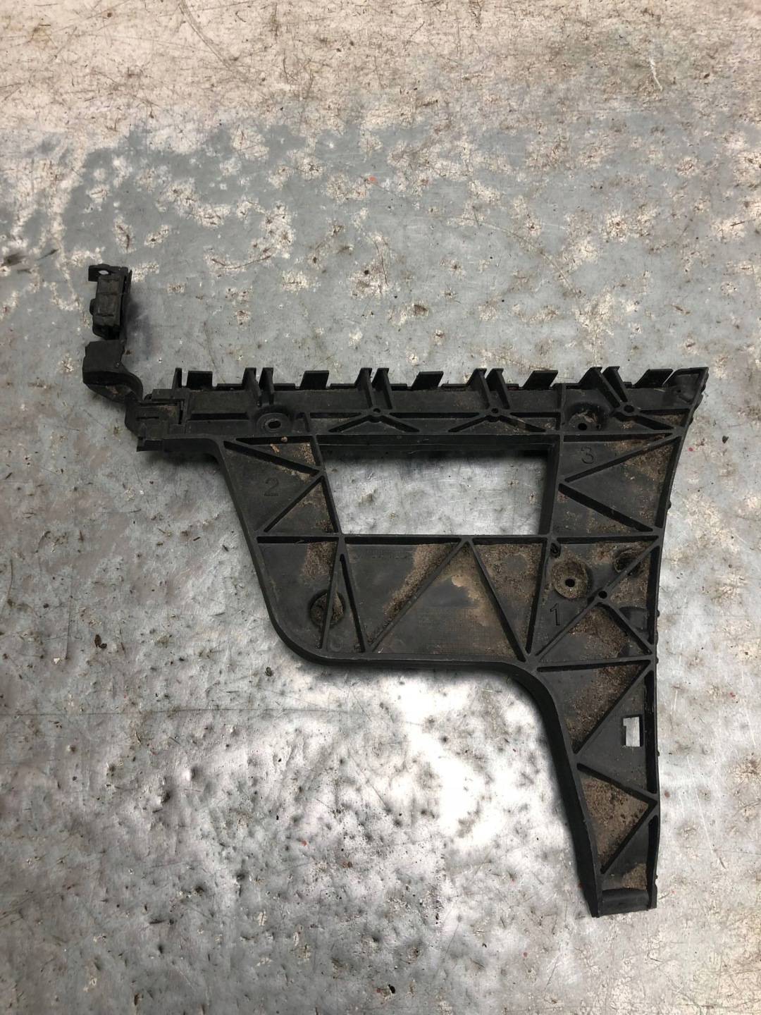 bumper bracket right rear part AUDI A4 B8 KOMBI 8K9807454
