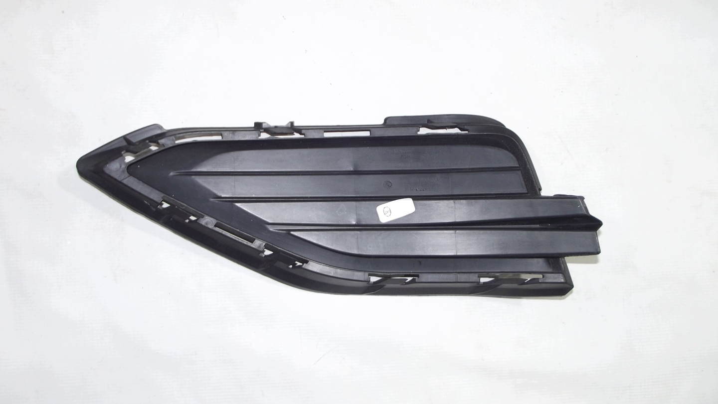 VW Jetta VII grid of a bumper right front 17A853666