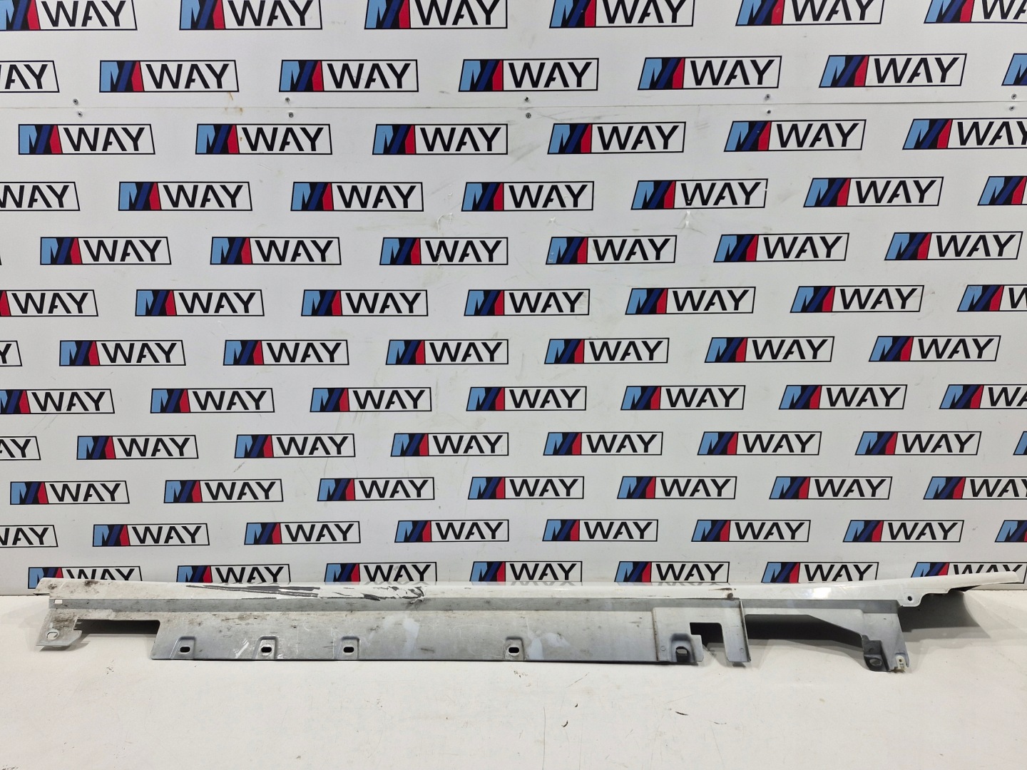 BMW 1 F40 cap moulding threshold left A300 ALPINWEISS