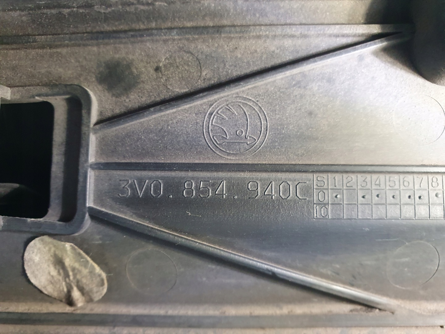 SKODA SUPERB III 3 2014 - moulding door PRZEDNICH front right 3V0854940C