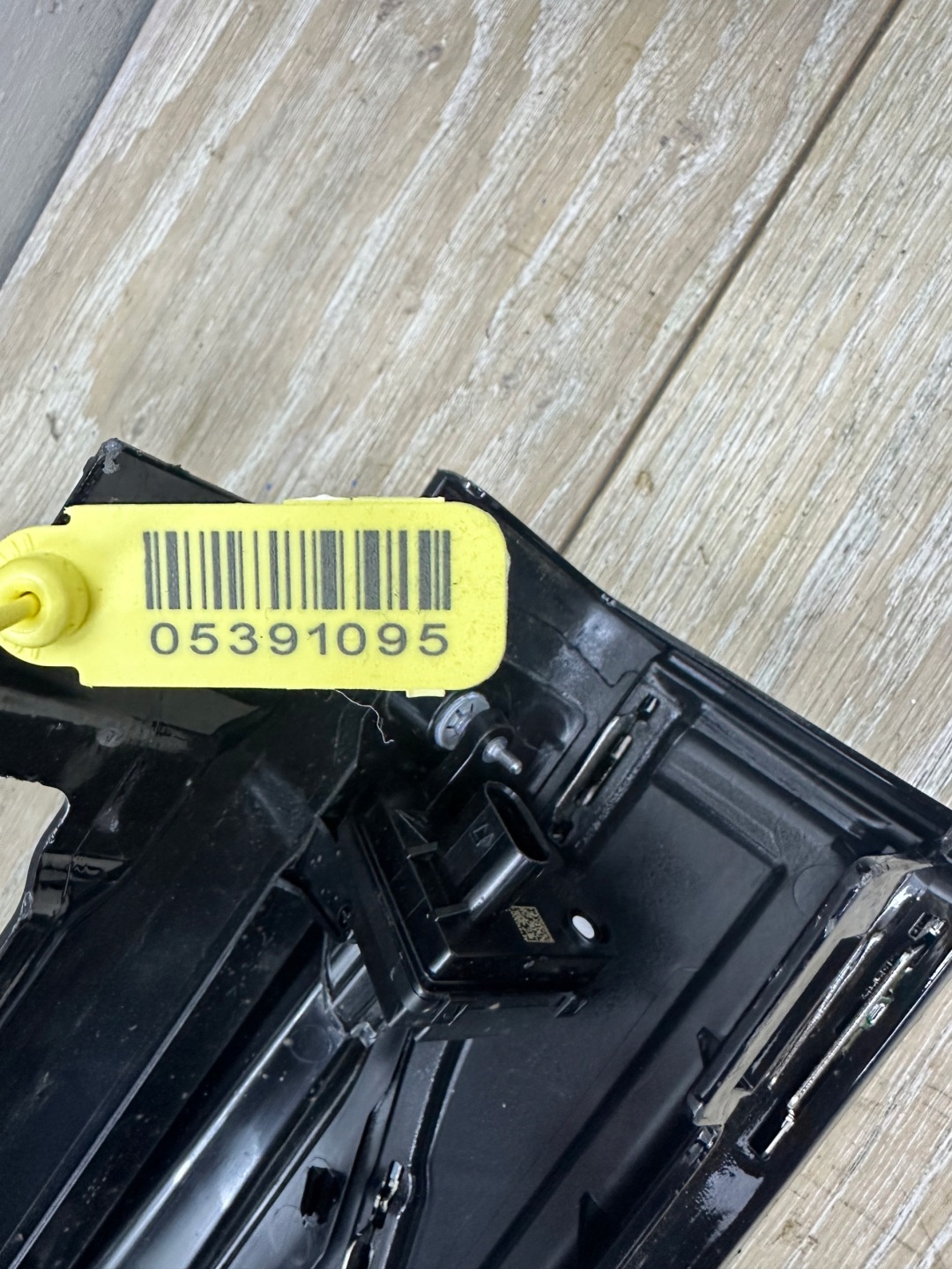 moulding threshold left BMW 7 G70 i7 Electryk E Drive 22