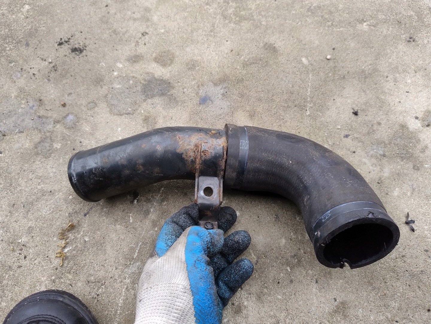 pipe of the intercooler Mercedes sprinter 2.2