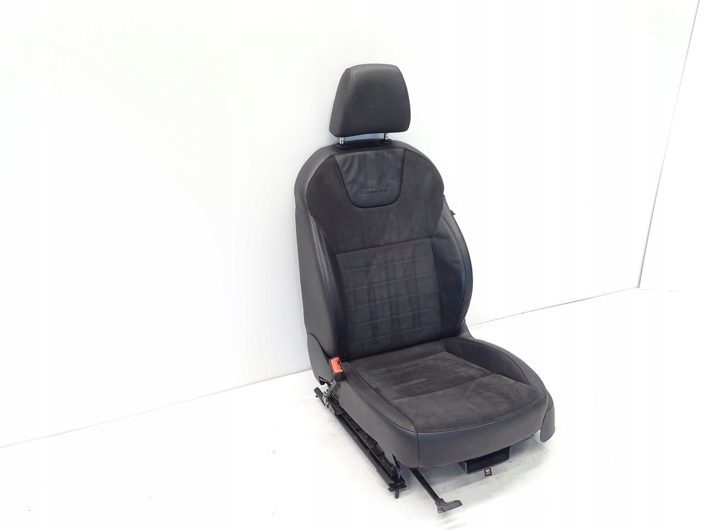 seat driver´s left leather SKODA OCTAVIA III SCOUT